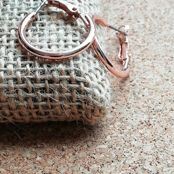 SIMPLE ROSE GOLD HOOP EARRINGS - Picture 1 of 1
